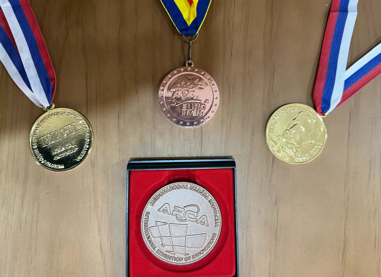 แองเจิลส่องด้วยสองกิจกรรมนวัตกรรมระหว่างประเทศเกียรตินิยมแสดง Water TECH Strength