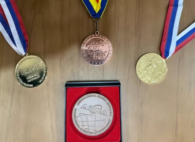 แองเจิลส่องด้วยสองกิจกรรมนวัตกรรมระหว่างประเทศเกียรตินิยมแสดง Water TECH Strength